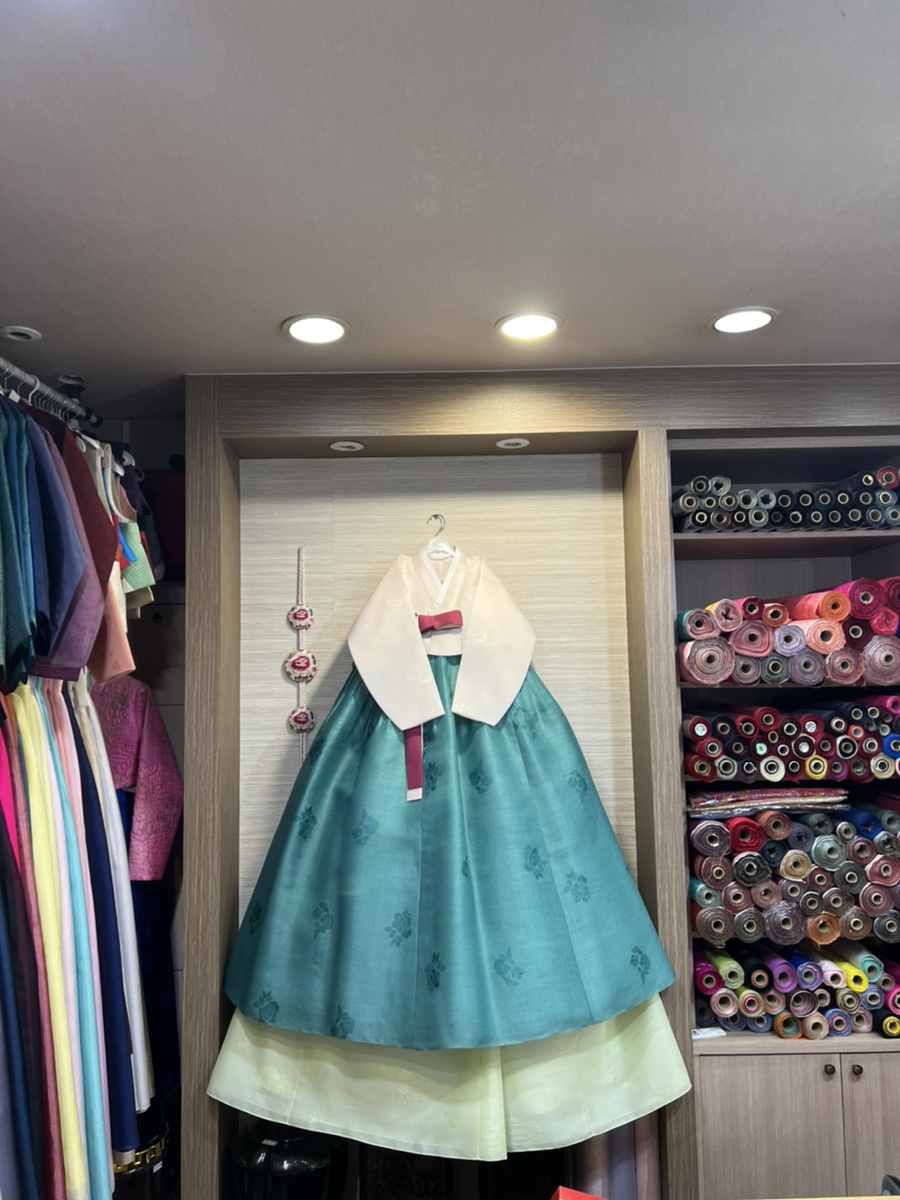 개미한복 이미지