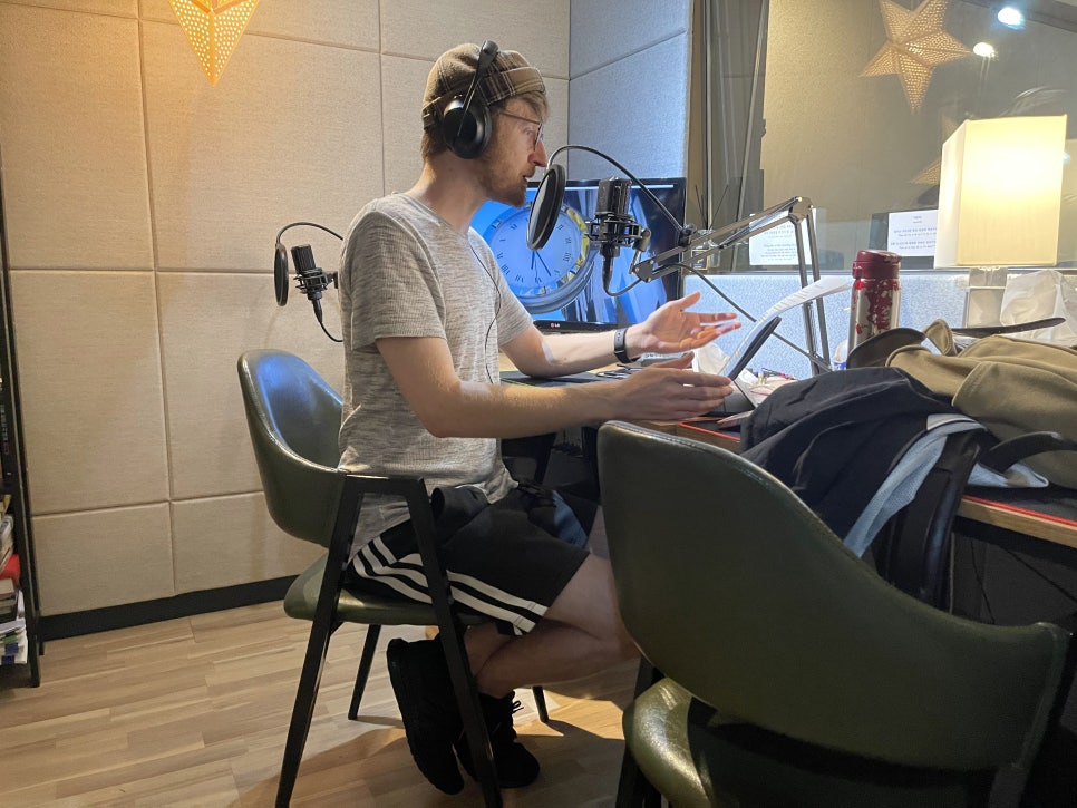 성우인력 이미지