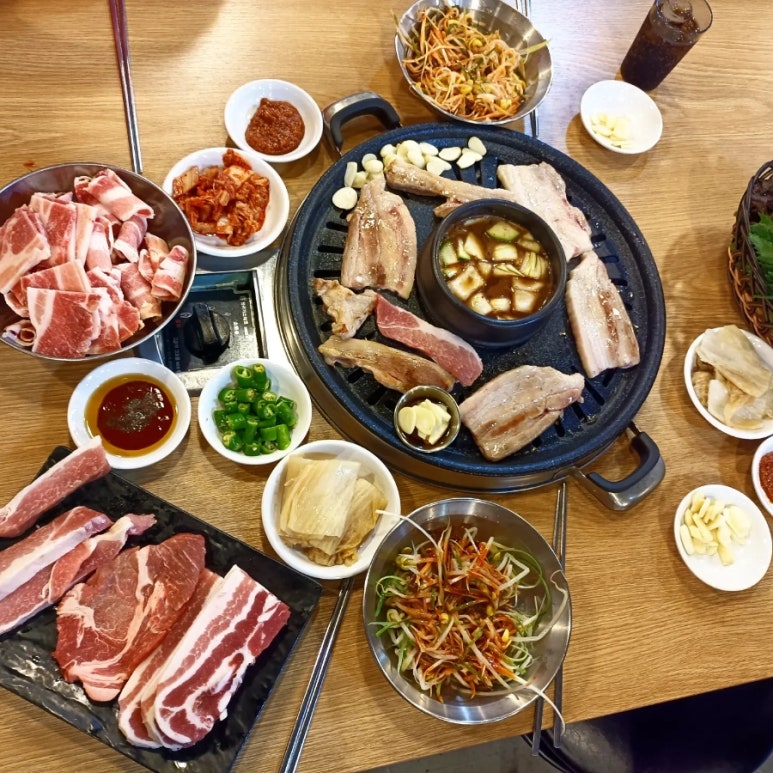 꽃돼지바베큐 이미지