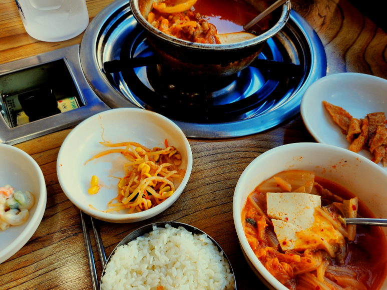엄마네생고기김치찌개 이미지