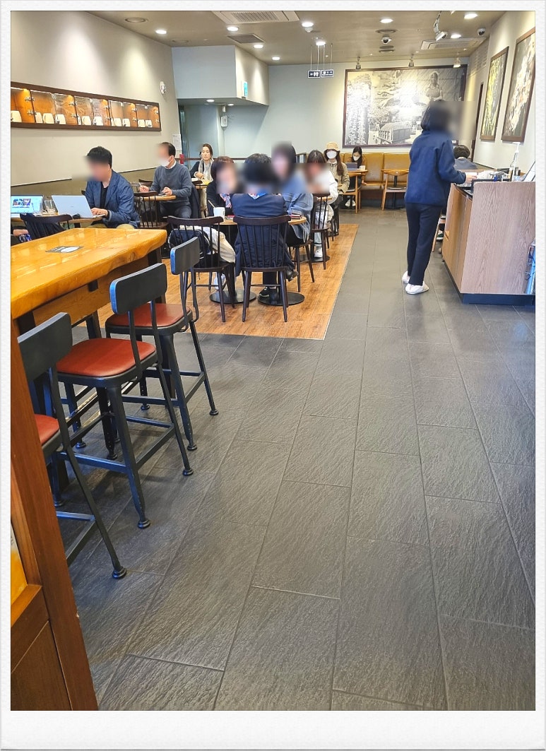 스타벅스 충정로역점 이미지