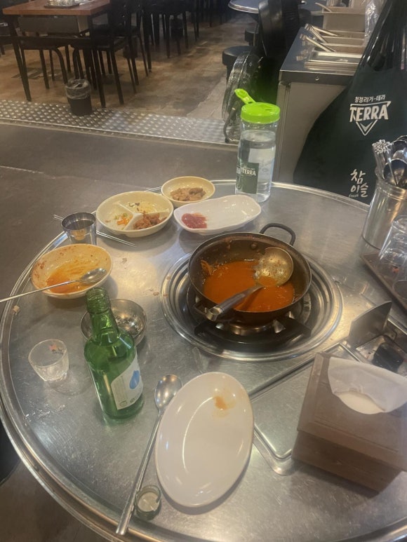 뚠뚠돼지김치찌개 이미지