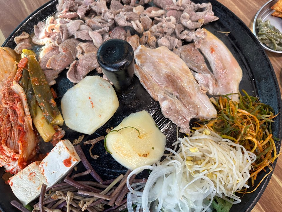 솥뚜껑오리구이 이미지