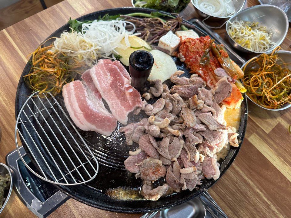 솥뚜껑오리구이 이미지
