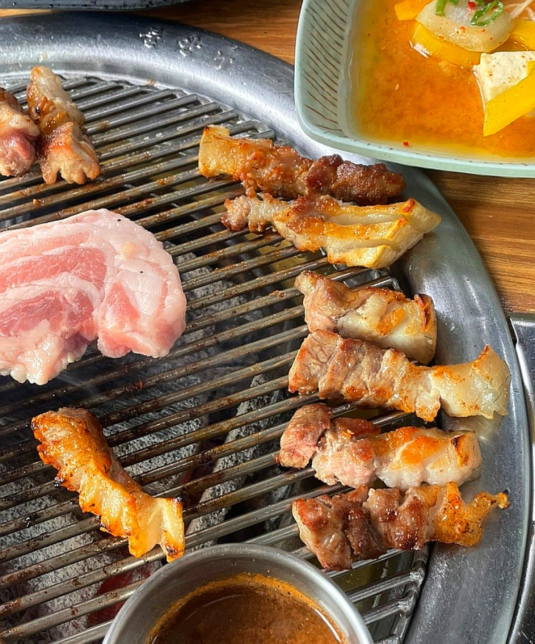 숯불흑돼지 이미지