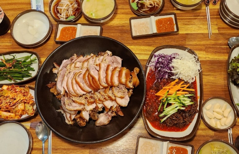 심청이왕족발 이미지