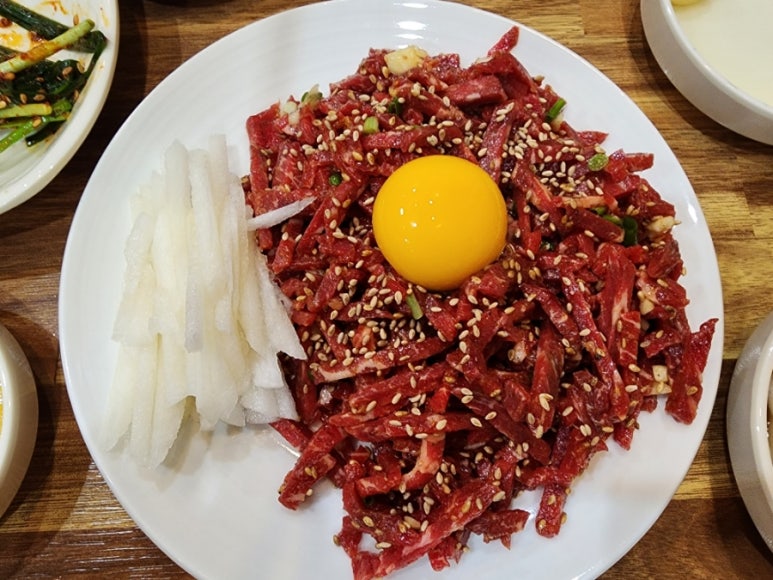 운천생고기육회 이미지