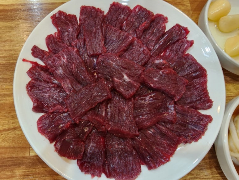 운천생고기육회 이미지