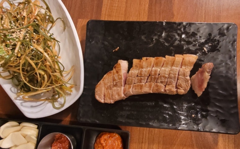 뚱돼지주먹구이 이미지