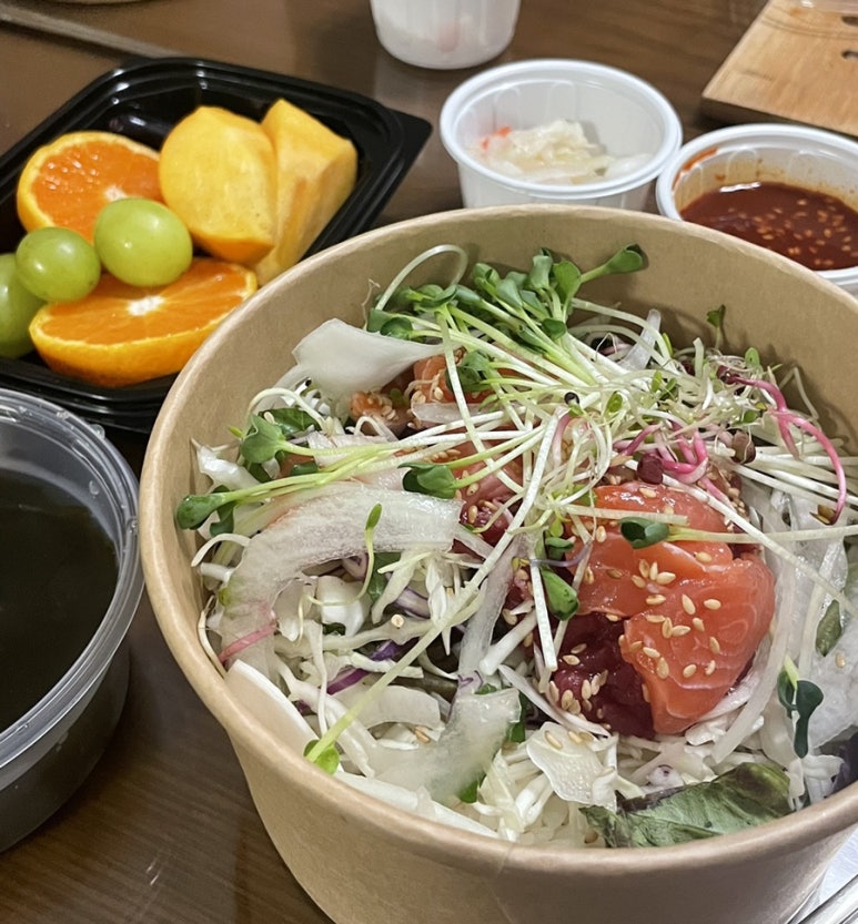 준빠기육회연어 이미지
