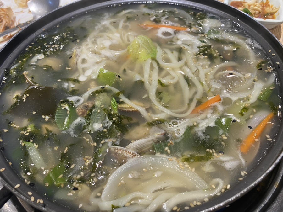 산오징어바지락칼국수 이미지