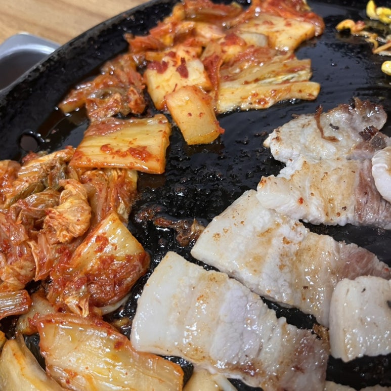 원조솥뚜껑삼겹살 이미지