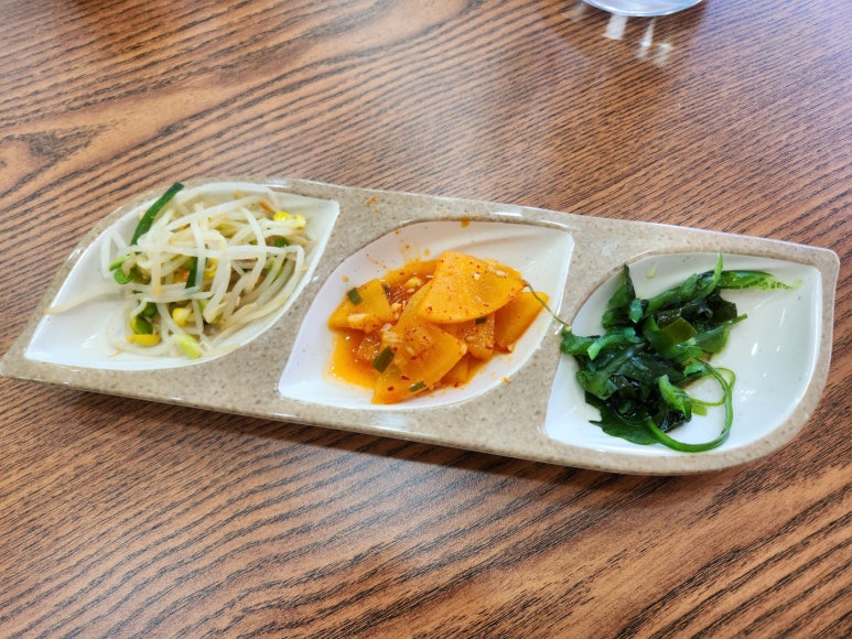 김치찌개와 돈까스 이미지