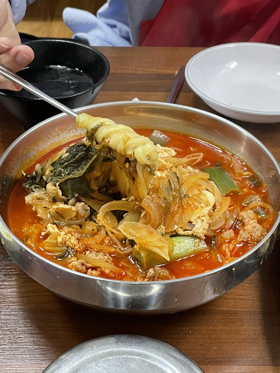 왕언니육칼밥 이미지