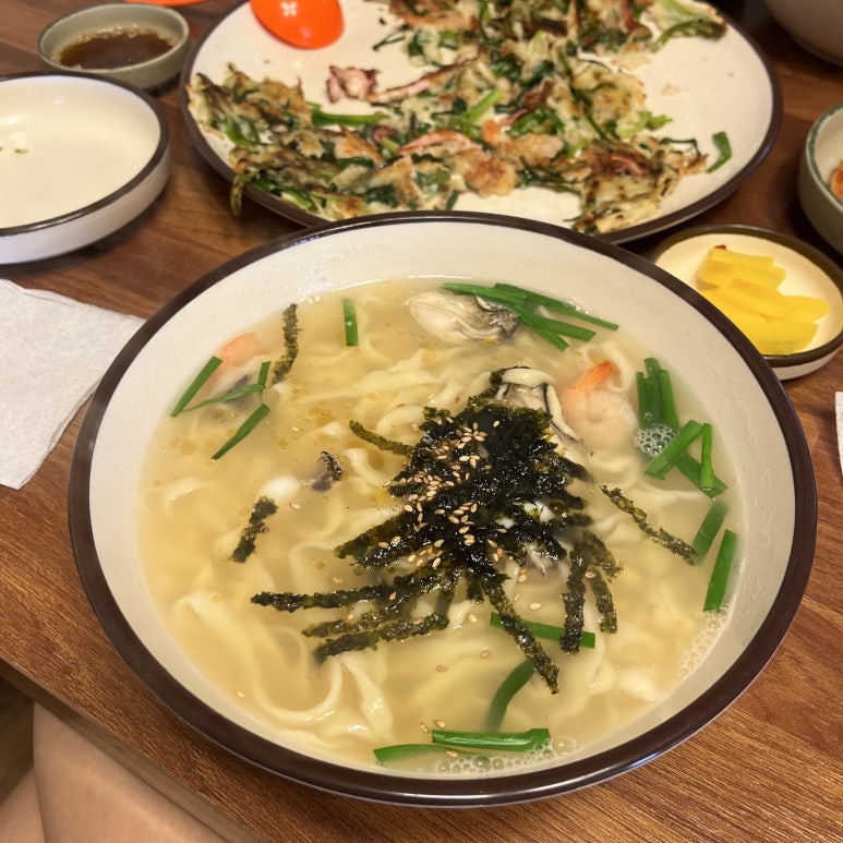 뜨락칼국수 이미지