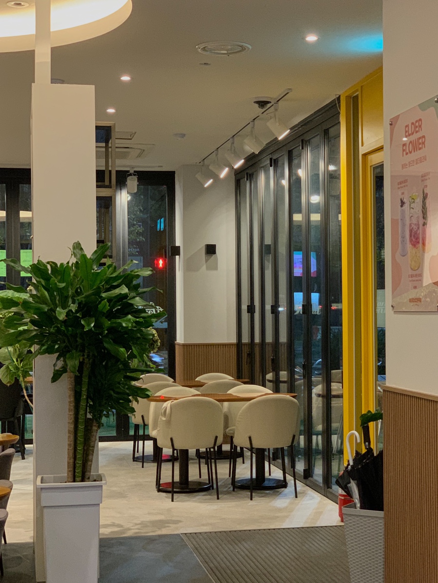 쿼드커피 아이엠도넛 광주상무점 이미지