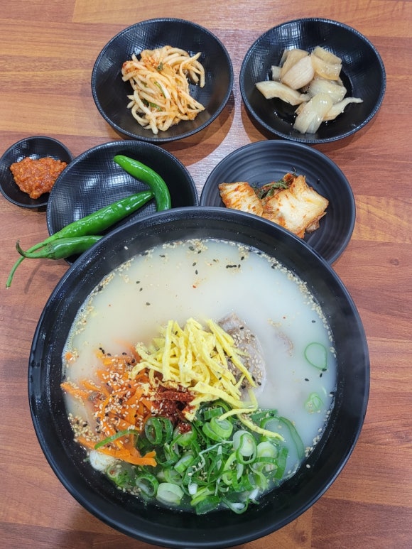 꺼멍때지국수 이미지