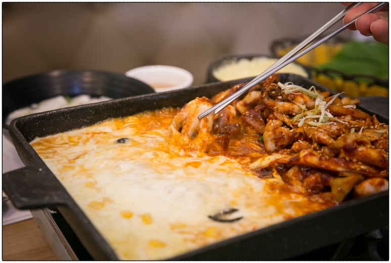 치즈퐁당쭈꾸미 이미지