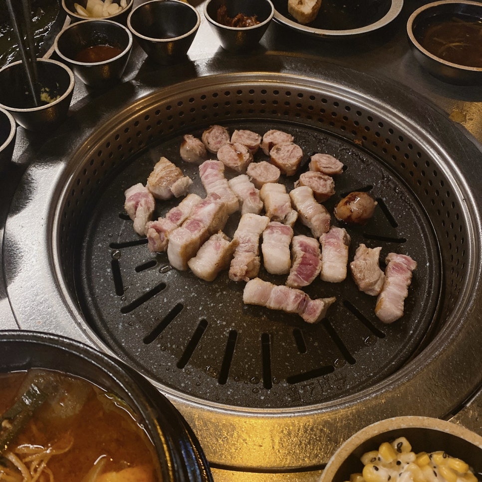 육회품은돼지 이미지
