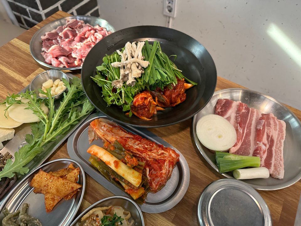 솥뚜껑오리구이 이미지