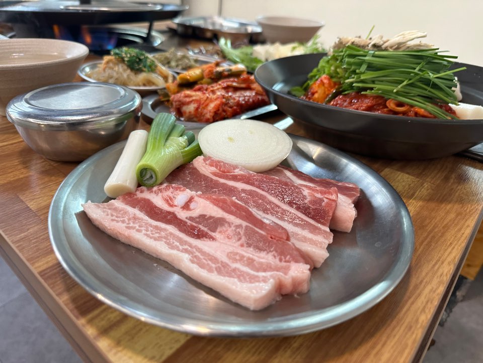 솥뚜껑오리구이 이미지