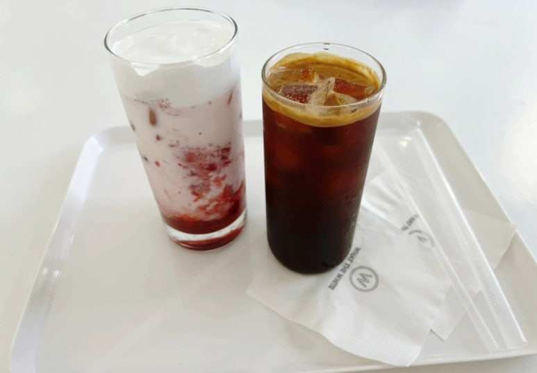 더 화이트(The White) 이미지