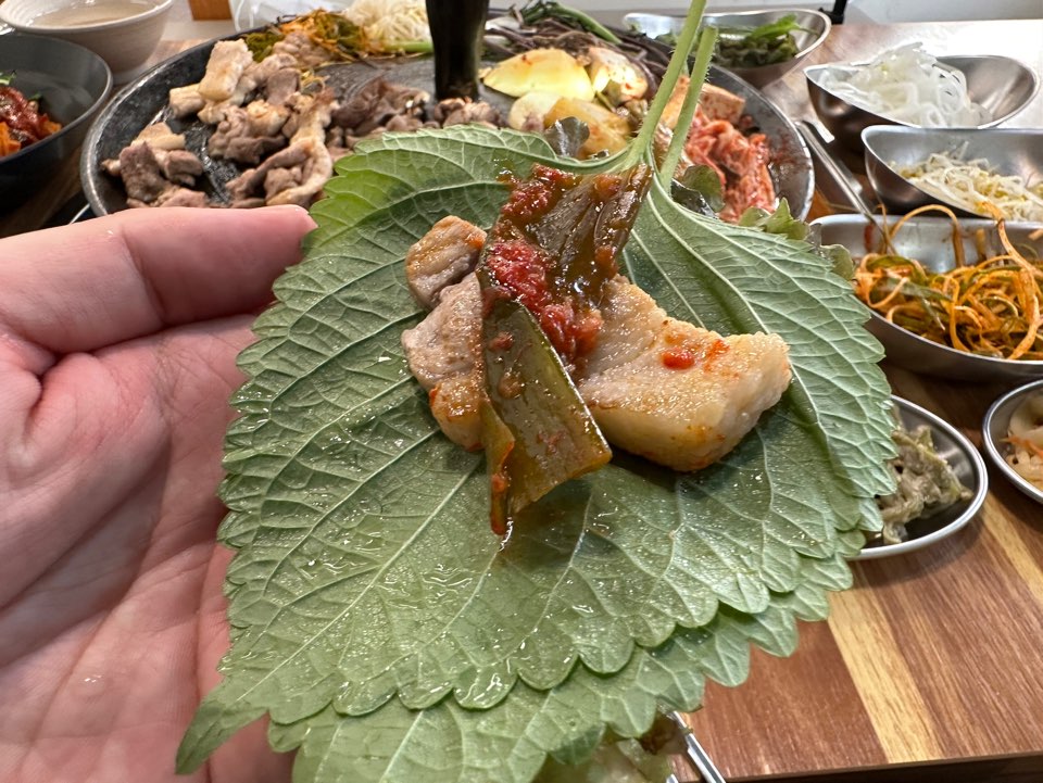 솥뚜껑오리구이 이미지