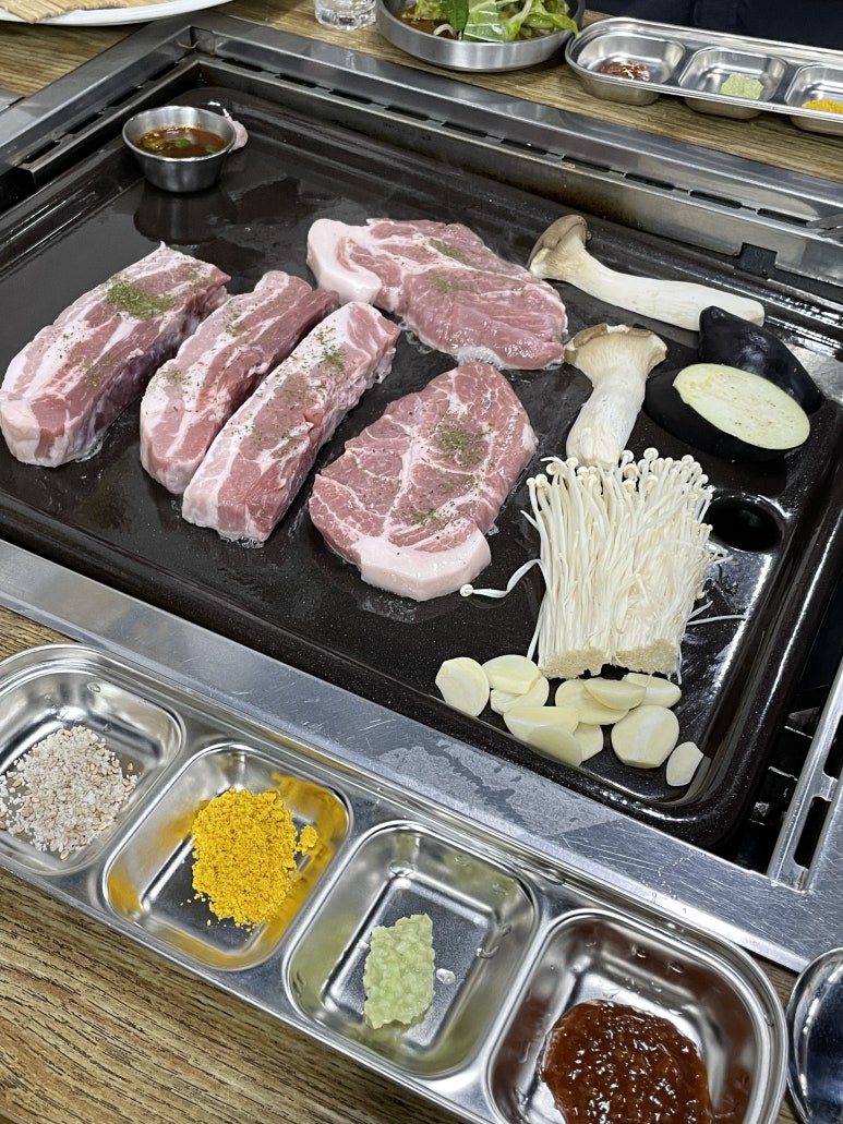 복순이암돼지 이미지