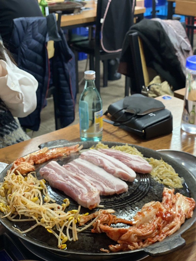 다와솥뚜껑삼겹살 이미지