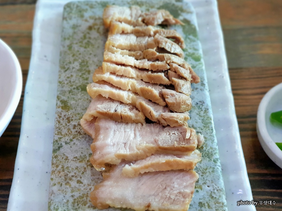 산아래보쌈，칼국수 이미지