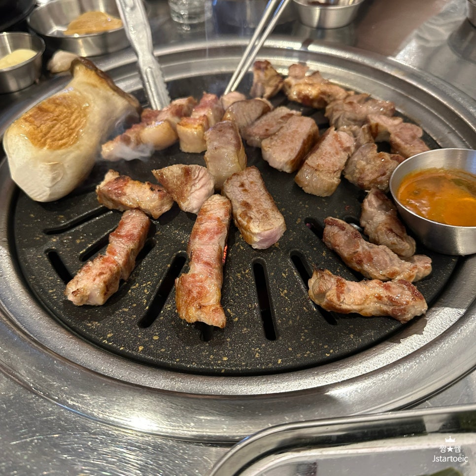 골목꽃돼지 이미지