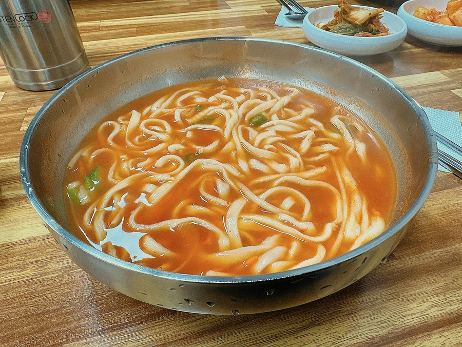 무쇠솥통돼지김치찌개 이미지