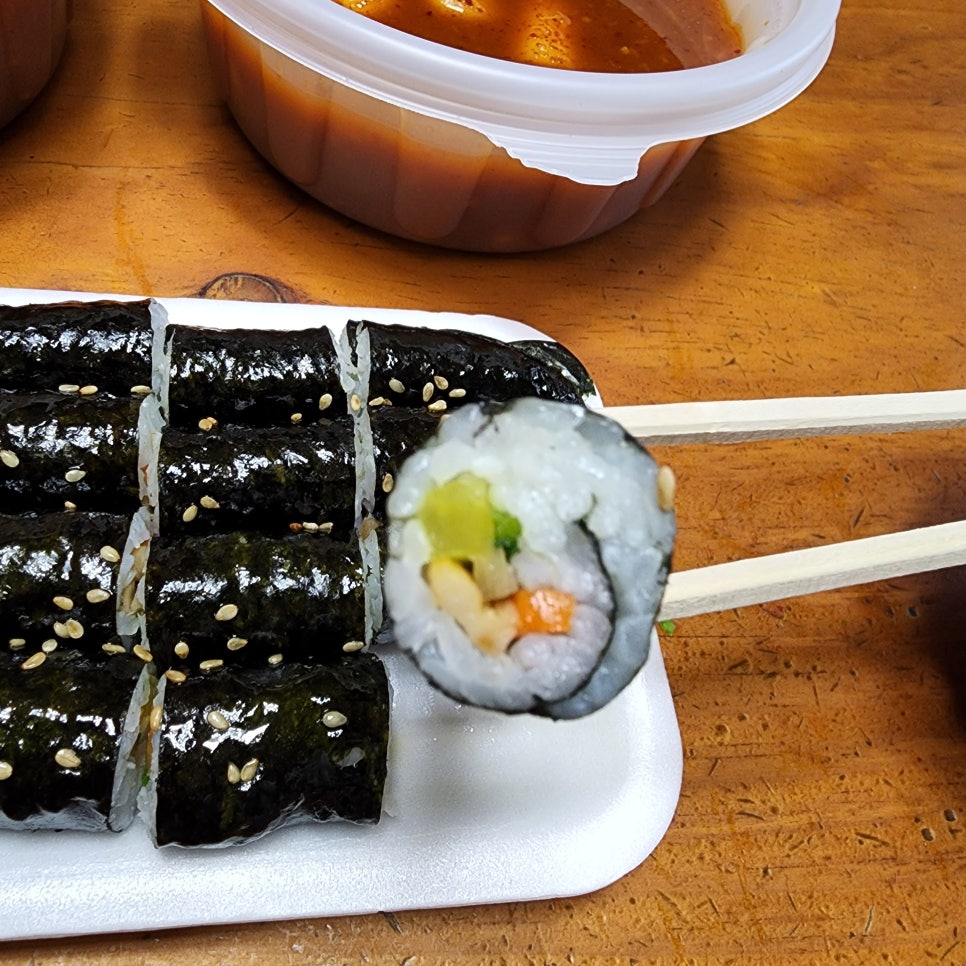 빨간떡볶이&빨간김밥 이미지