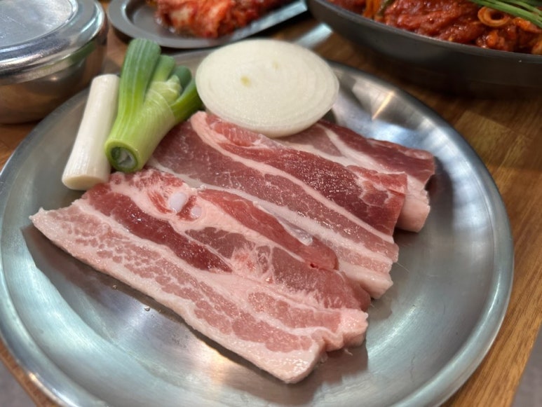 솥뚜껑오리구이 이미지