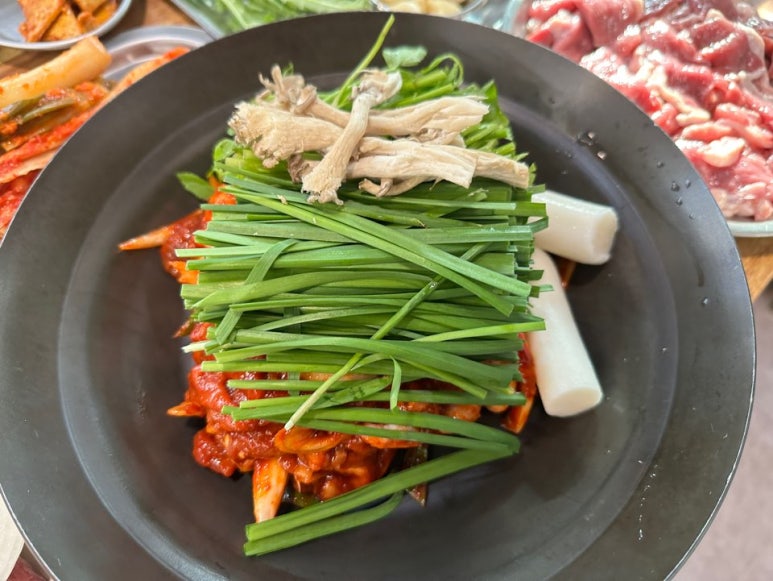 솥뚜껑오리구이 이미지
