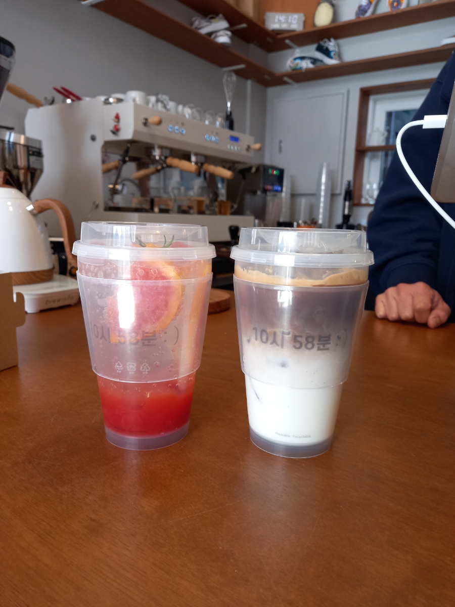 10시 58분 COFFEE 이미지
