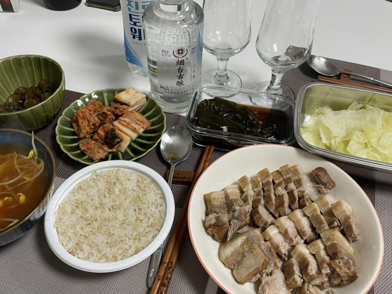 욱이수육 이미지