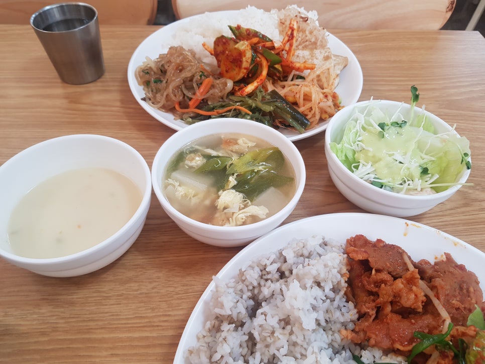 곰달래한식뷔페 이미지