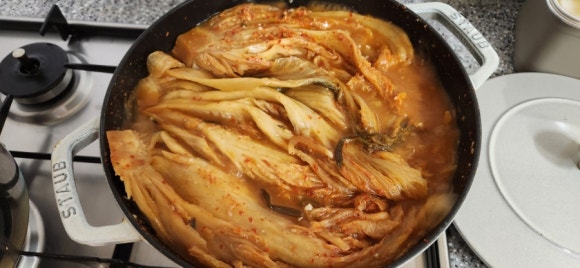 고기 품은 김치찜 이미지