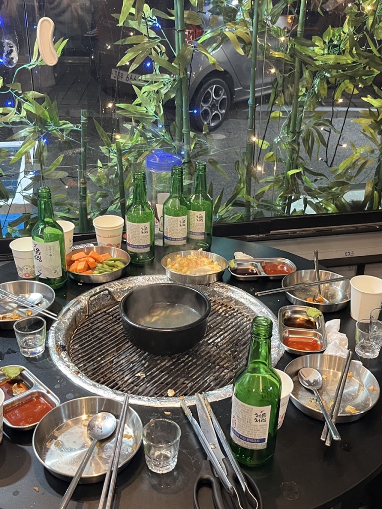 조개까는 삼겹살 이미지