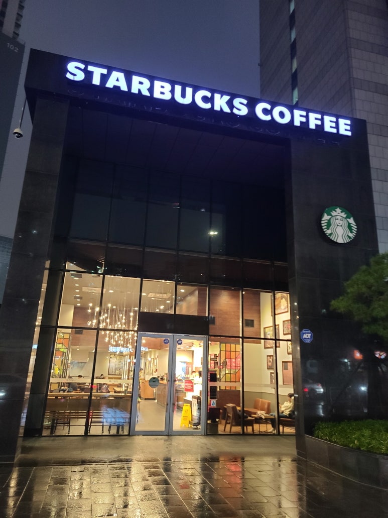 스타벅스 충정로역점 이미지