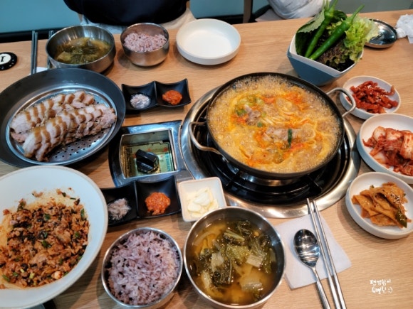 가산 칼국수 보쌈 이미지