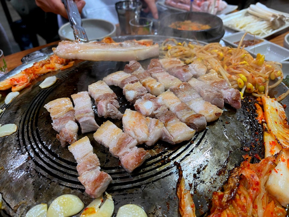다와솥뚜껑삼겹살 이미지
