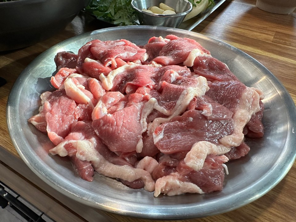 솥뚜껑오리구이 이미지
