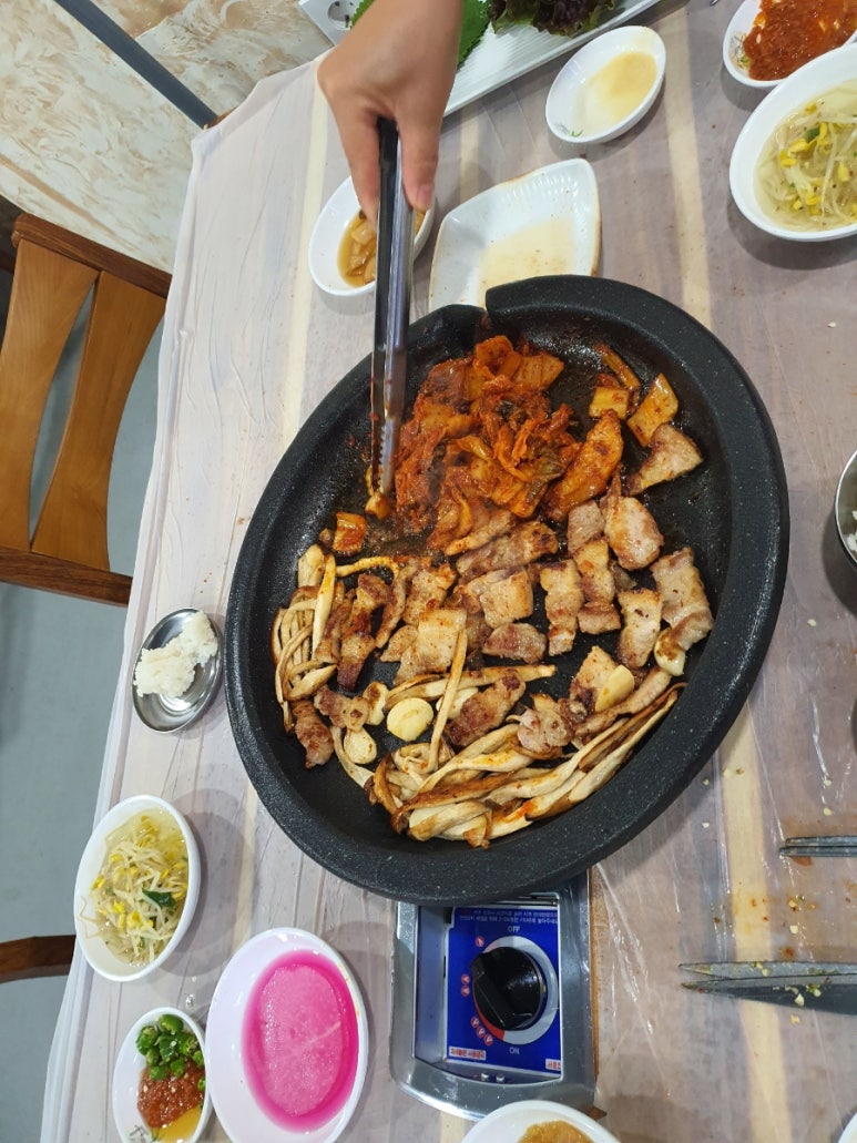 꿀꿀이돼지김치찜 이미지