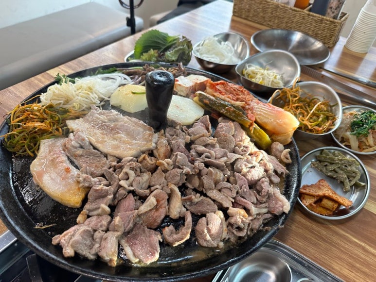 솥뚜껑오리구이 이미지