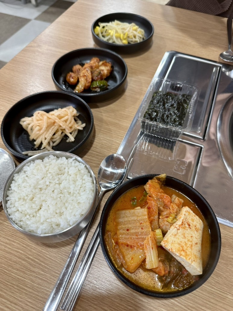양푼이통돼지김치찌개 이미지