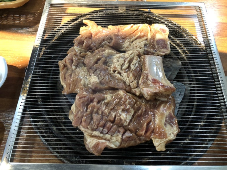 폭탄돼지 이미지
