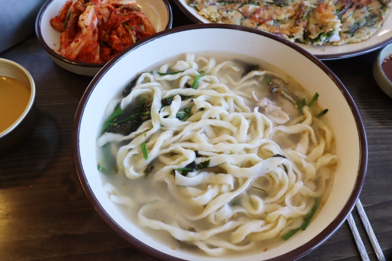 뜨락칼국수 이미지