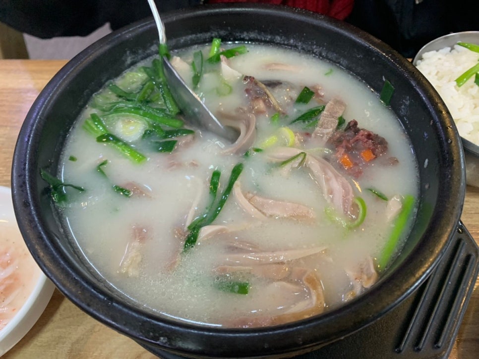 장군돼지국밥.수육 이미지